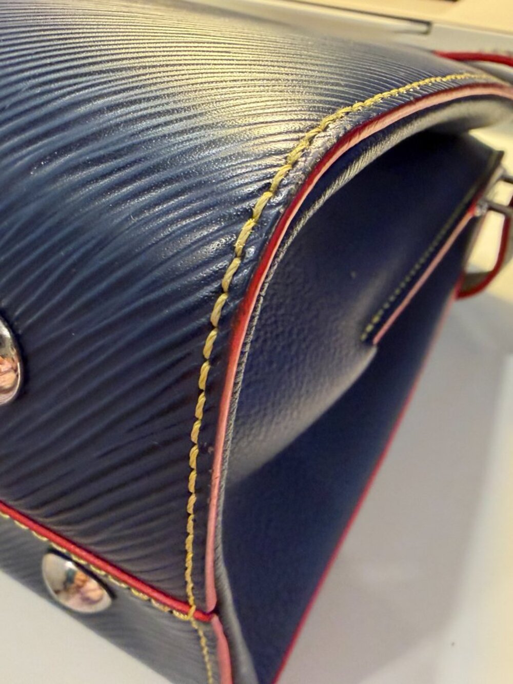 Louis Vuitton EPI Twist - Navy Blue and Red - Picture 10 of 11